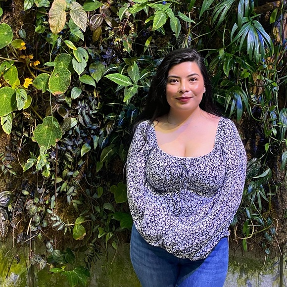 Meet your Posher, Anayeli - Picture 1 of 1